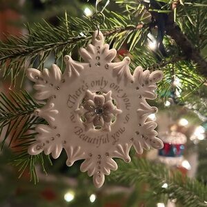 Hallmark White Snowflake Porcelain Ornament Simply Beautiful Collection 2010.